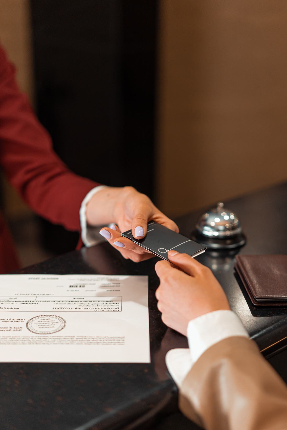 Échange d’une carte à un comptoir d’accueil